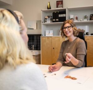 Utprovning och val av hörapparat med vår audionom